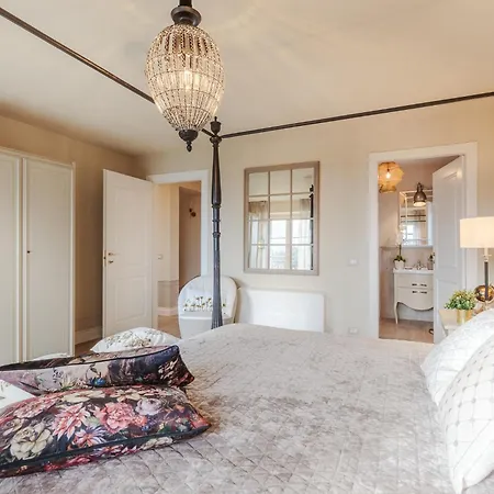 Villa Asti: Where Luxury Meets Limitless View *
